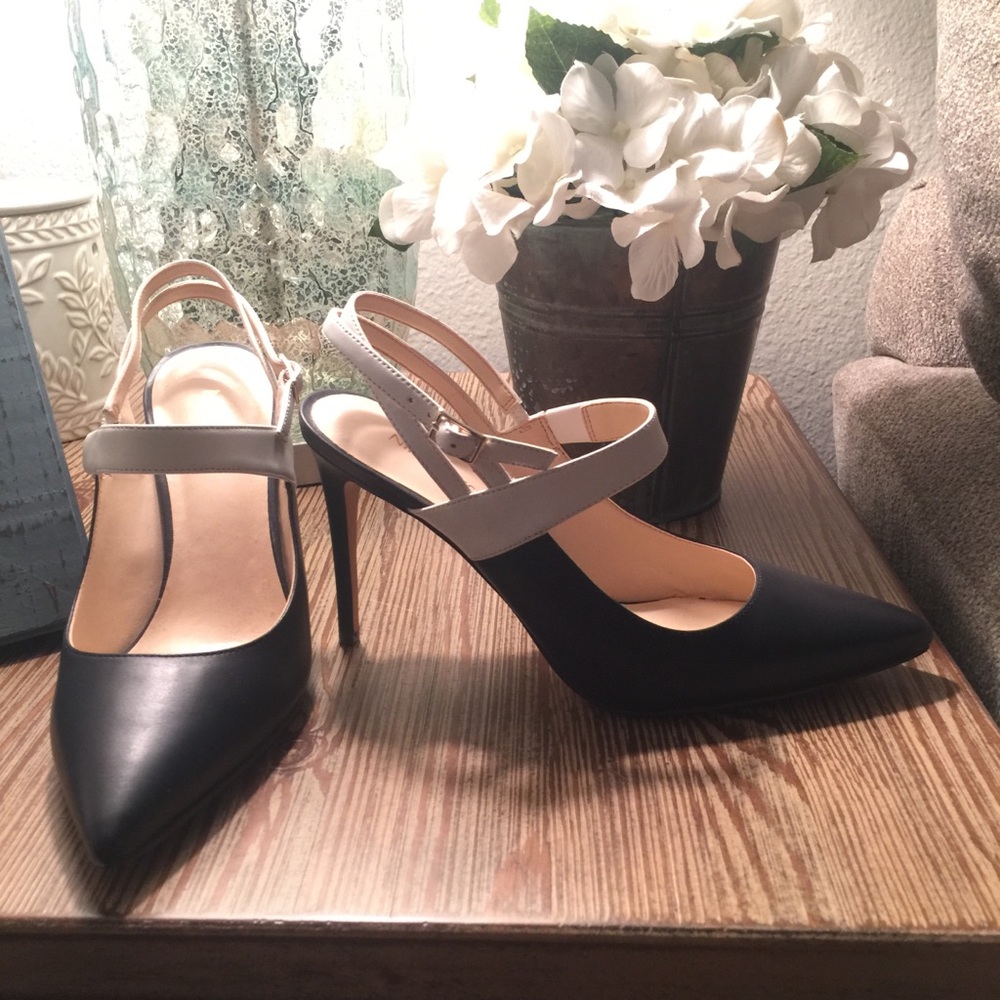 Navy and white Nine West slingback Tabbae heels